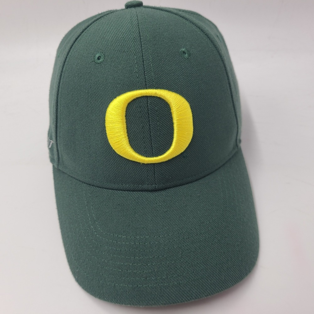 Oregon Ducks Hat Fitted M-L Nike Green Yellow NCAA University Legacy91 Dri-Fit